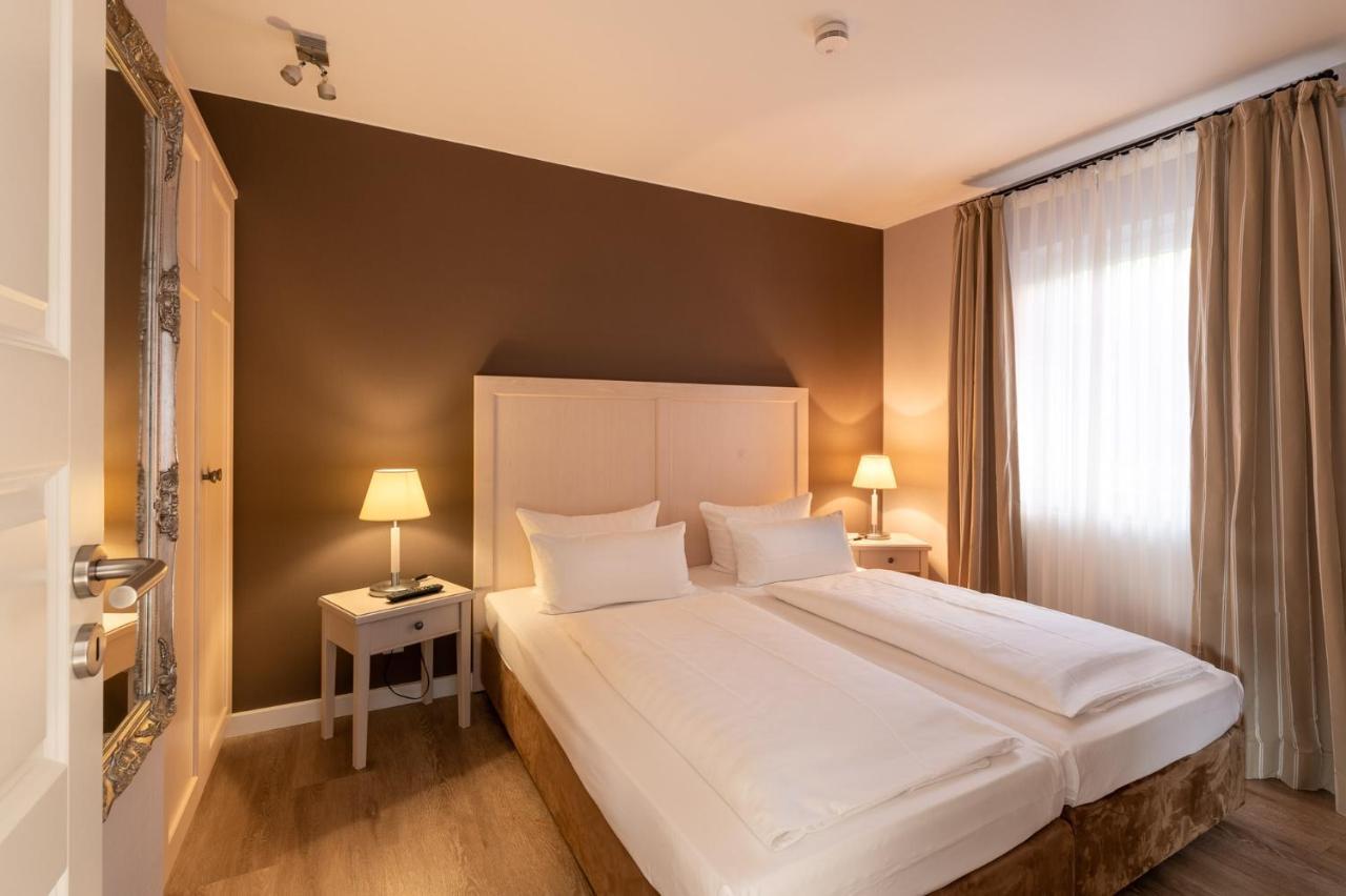 Hotel Am Schlosspark Garni Husum  Exterior photo